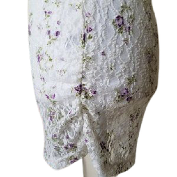 Maurices, Sleeveless lace top, ruched up on the sides with elastic - Size M - Picture 4 of 7